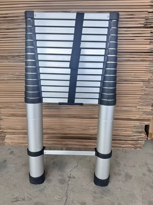 Escalera telescópica de aluminio de uso múltiple 4.4M para diversas aplicaciones