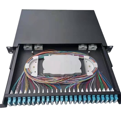 Panel de parches de fibra óptica de 24 puertos LC diseñado para el montaje en pared en entornos exteriores