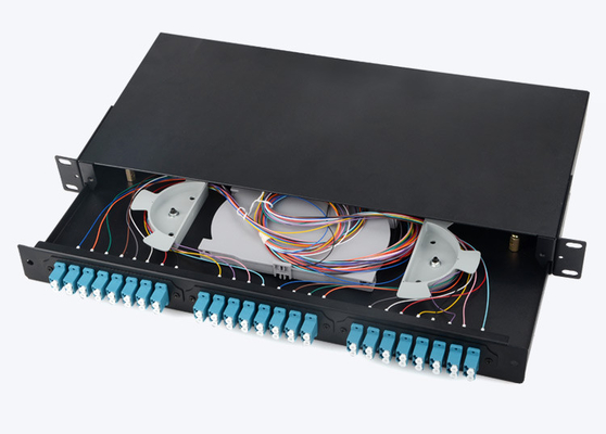 Panel de parches de fibra óptica de 24 puertos LC diseñado para el montaje en pared en entornos exteriores