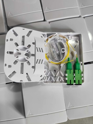 Caja de panel de conexión de mini fibra óptica FTTH montada en la pared con 2 puertos y cola de cerdo SC/APC