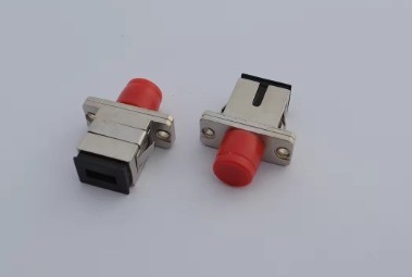Experimenta conexiones sin fisuras con nuestro adaptador híbrido de fibra óptica FC SC LC ST