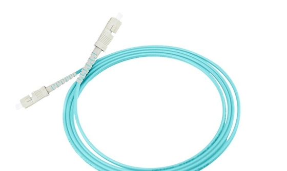 Conector LC Cordón de parche de fibra óptica para tipos de fibra multimodo y transmisión de datos