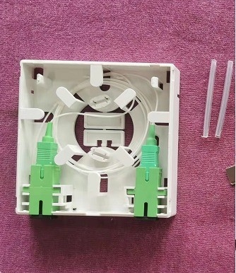 2 Port Splitter Caja de terminales de fibra óptica para entradas de cables normales Fácil instalación