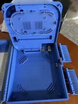 300*245*100 mm Mini Tipo Splitter FDB para el sistema de fibra de distribución FTTH en Indonesia