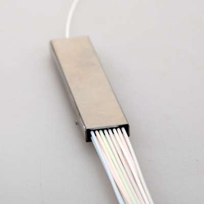 1x8 separador de fibra óptica en cierre de tubo de acero inoxidable para 1260-1650nm de longitud de onda de operación
